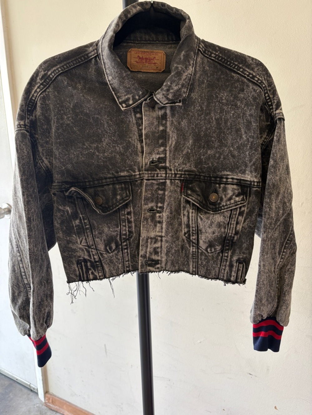 Cropped Acid-Wash Denim Jacket - Black